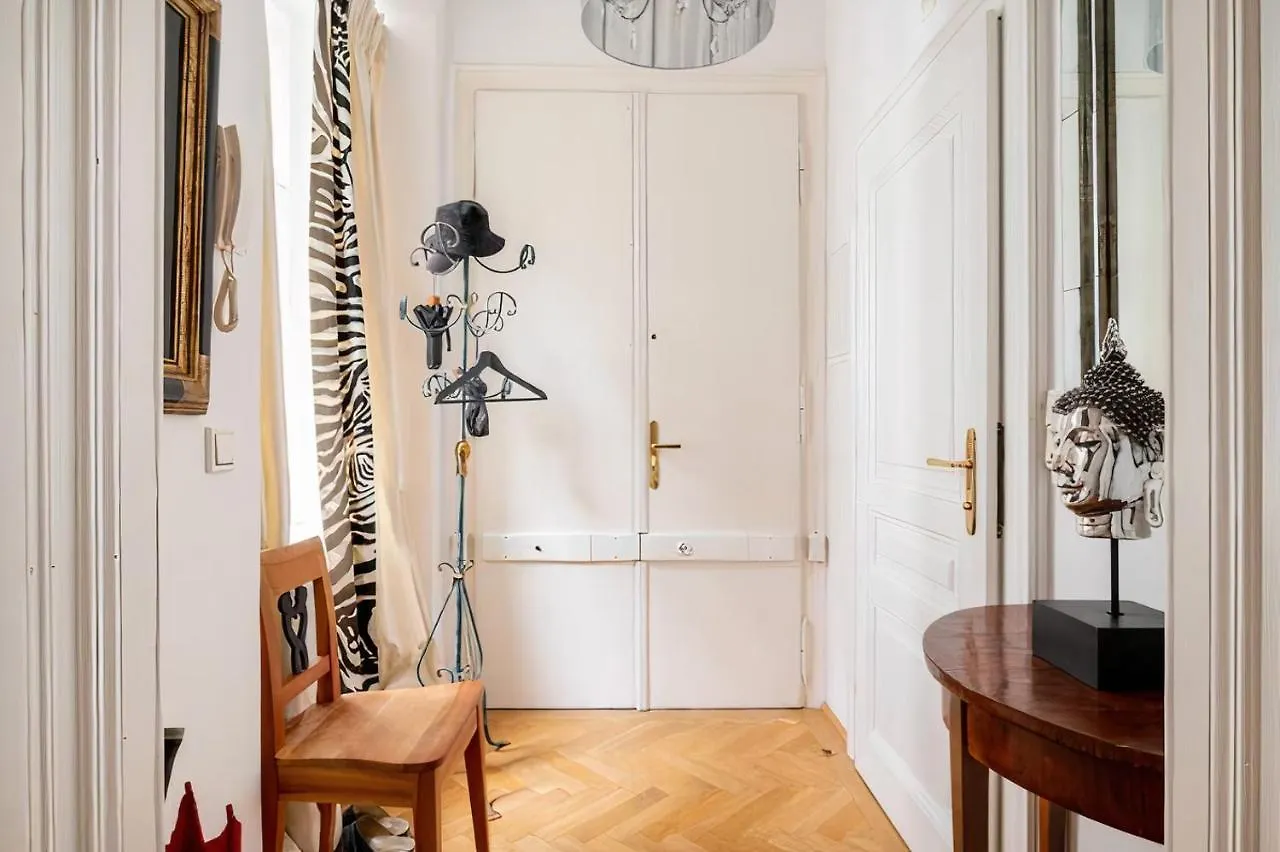 Apartment Ferienwohnung Imperial Gem . Flamboyant Studio . Heart Of Wien