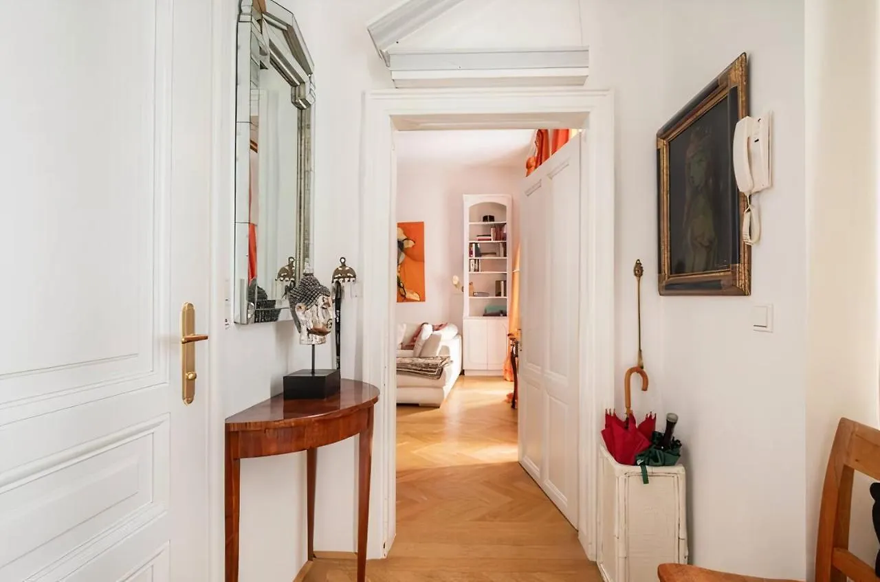 Ferienwohnung Imperial Gem . Flamboyant Studio . Heart Of Wien 0*,