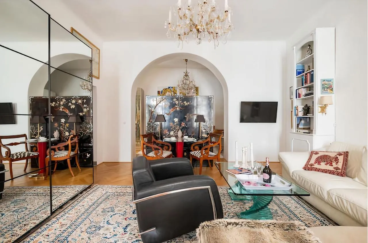 Ferienwohnung Imperial Gem . Flamboyant Studio . Heart Of Wien Apartment